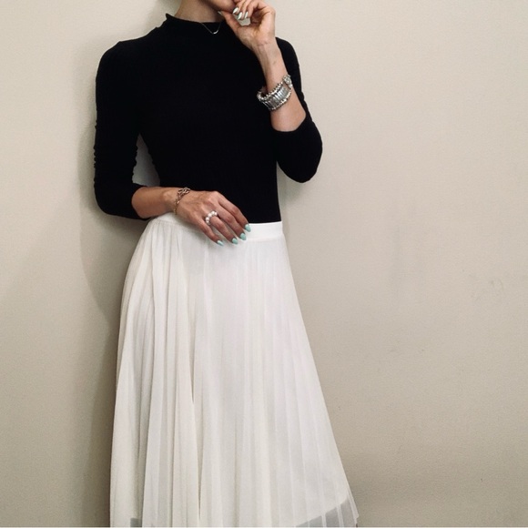 Brand New lace skirt - Picture 4 of 12